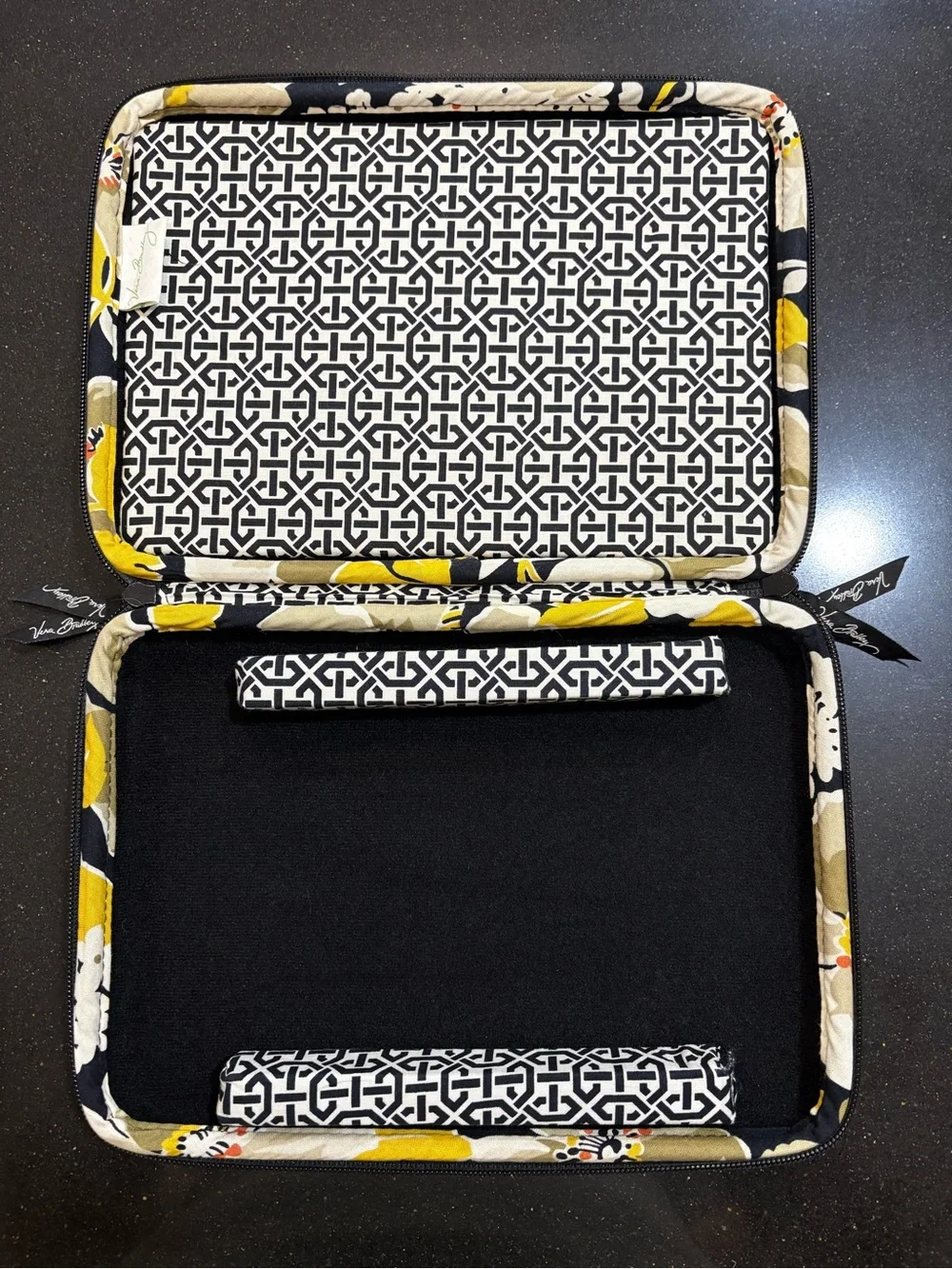 Vera Bradley Dogwood Adjustable E—Reader Hardcase